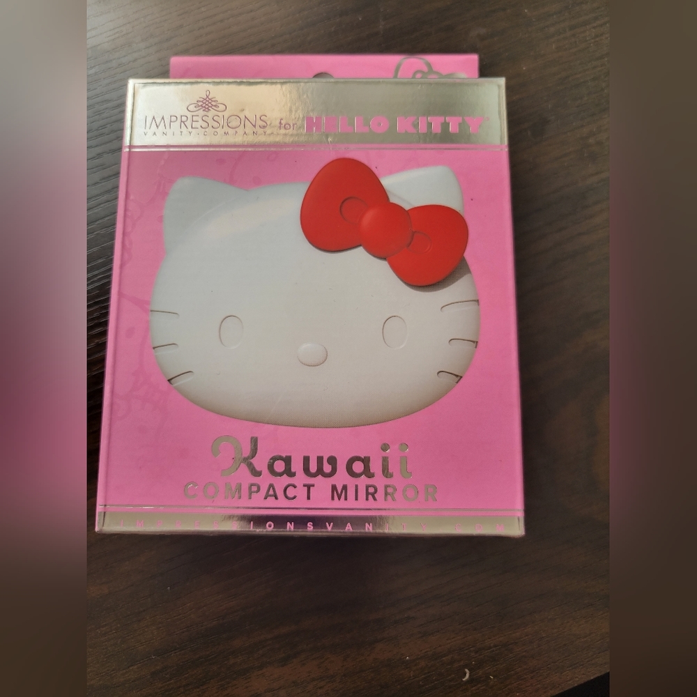 Hello Kitty Impressions Compact